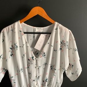 Short sleeve floral blouse